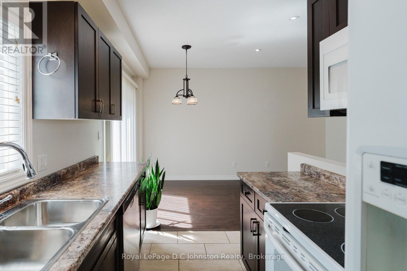 #18 935 GODERICH STREET N - 12