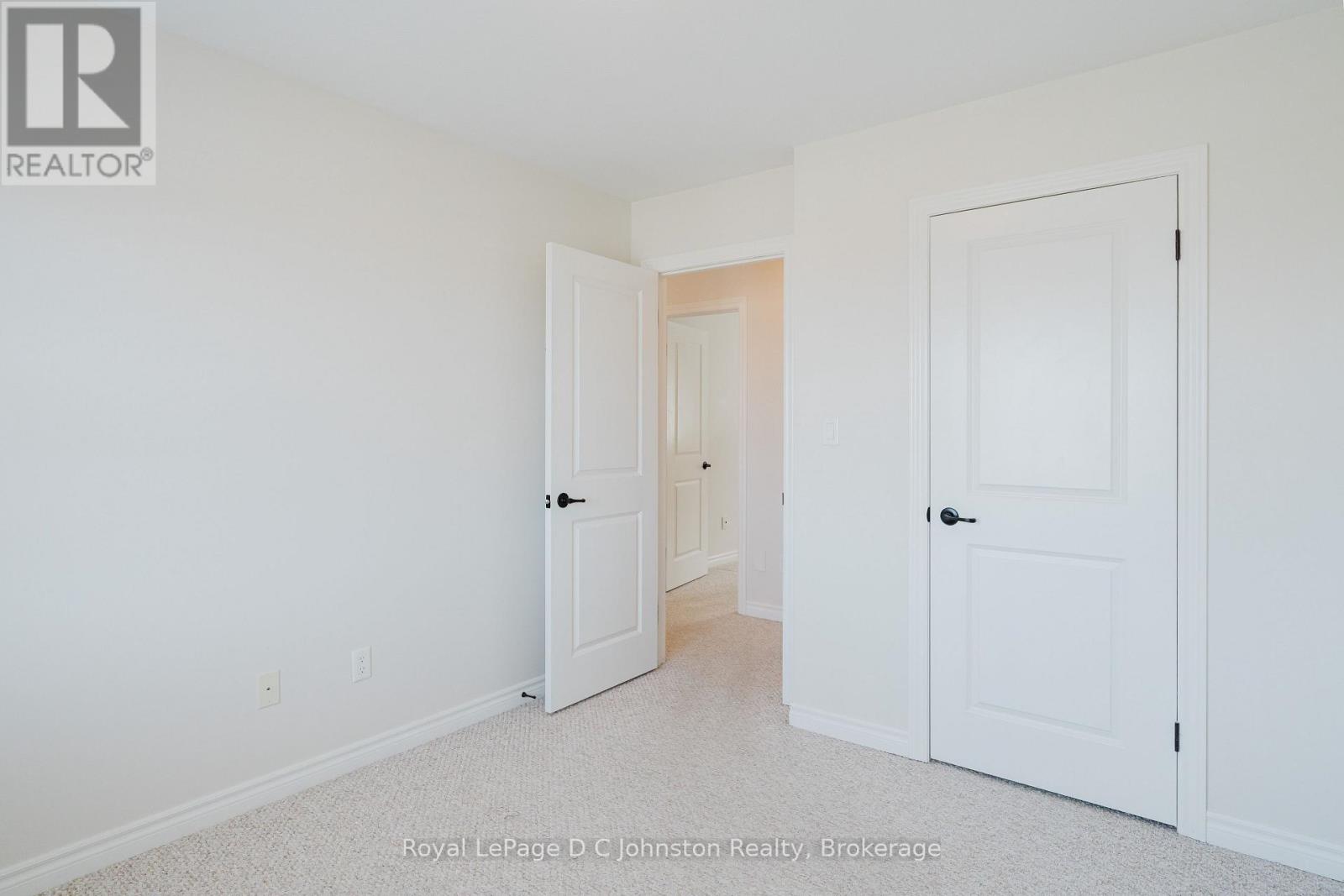 #18 935 GODERICH STREET N - 18