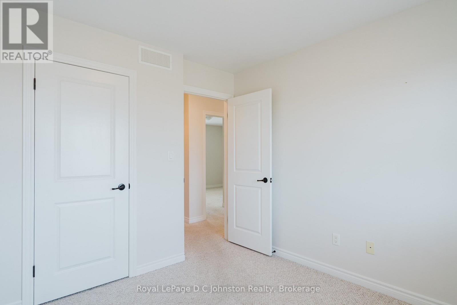 #18 935 GODERICH STREET N - 23