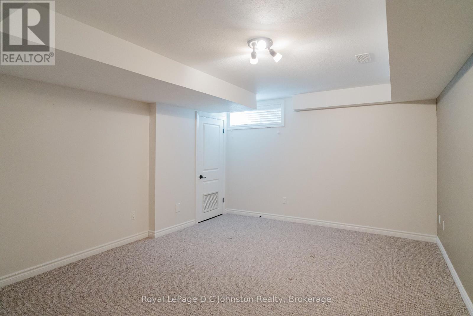 #18 935 GODERICH STREET N - 28