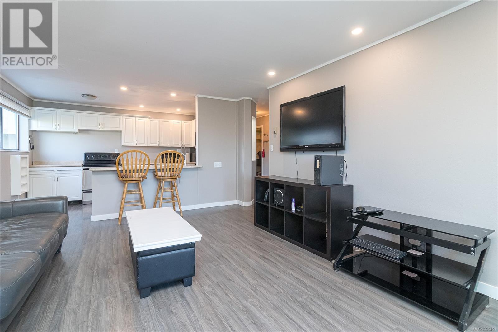 205 3277 Glasgow Avenue, Saanich