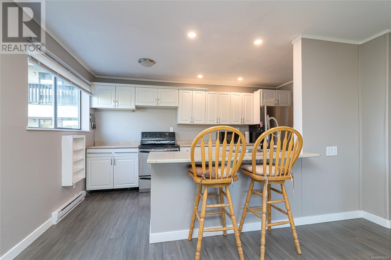 205 3277 Glasgow Avenue, Saanich