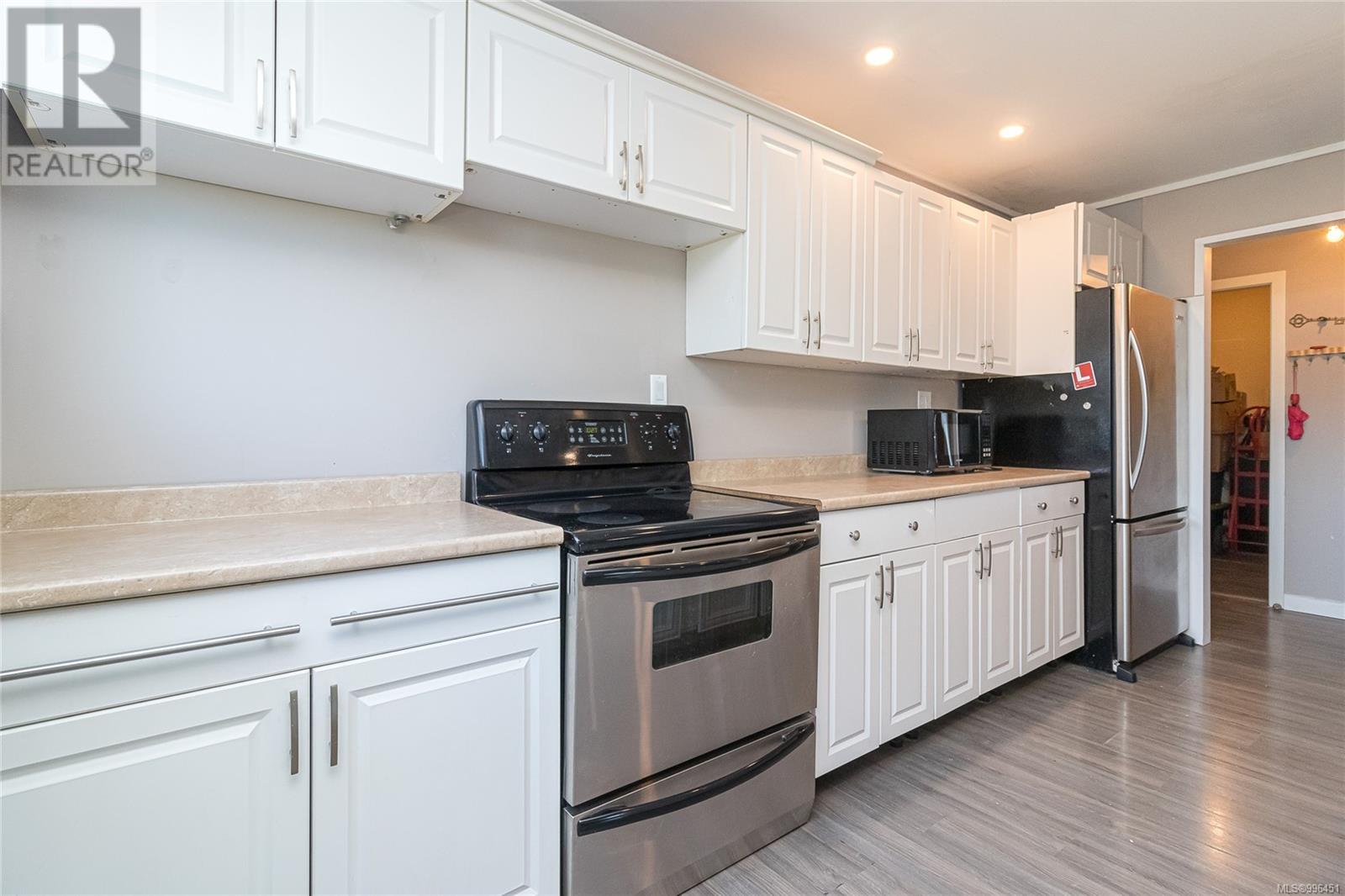 205 3277 Glasgow Avenue, Saanich