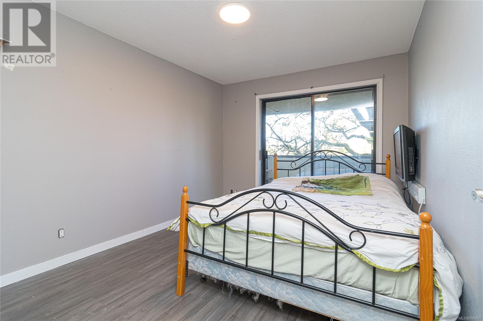 205 3277 Glasgow Avenue, Saanich
