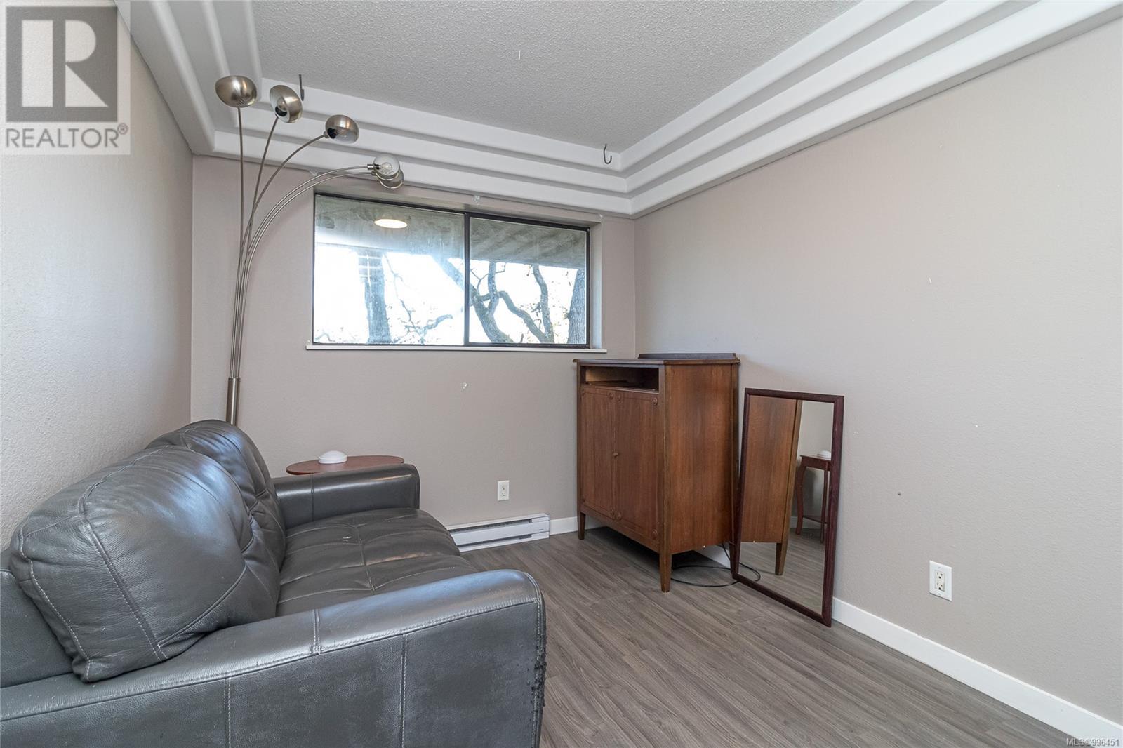 205 3277 Glasgow Avenue, Saanich