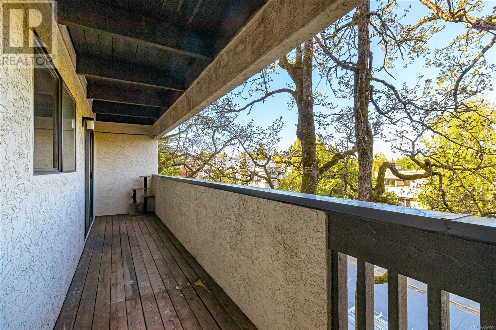 205 3277 Glasgow Avenue, Saanich