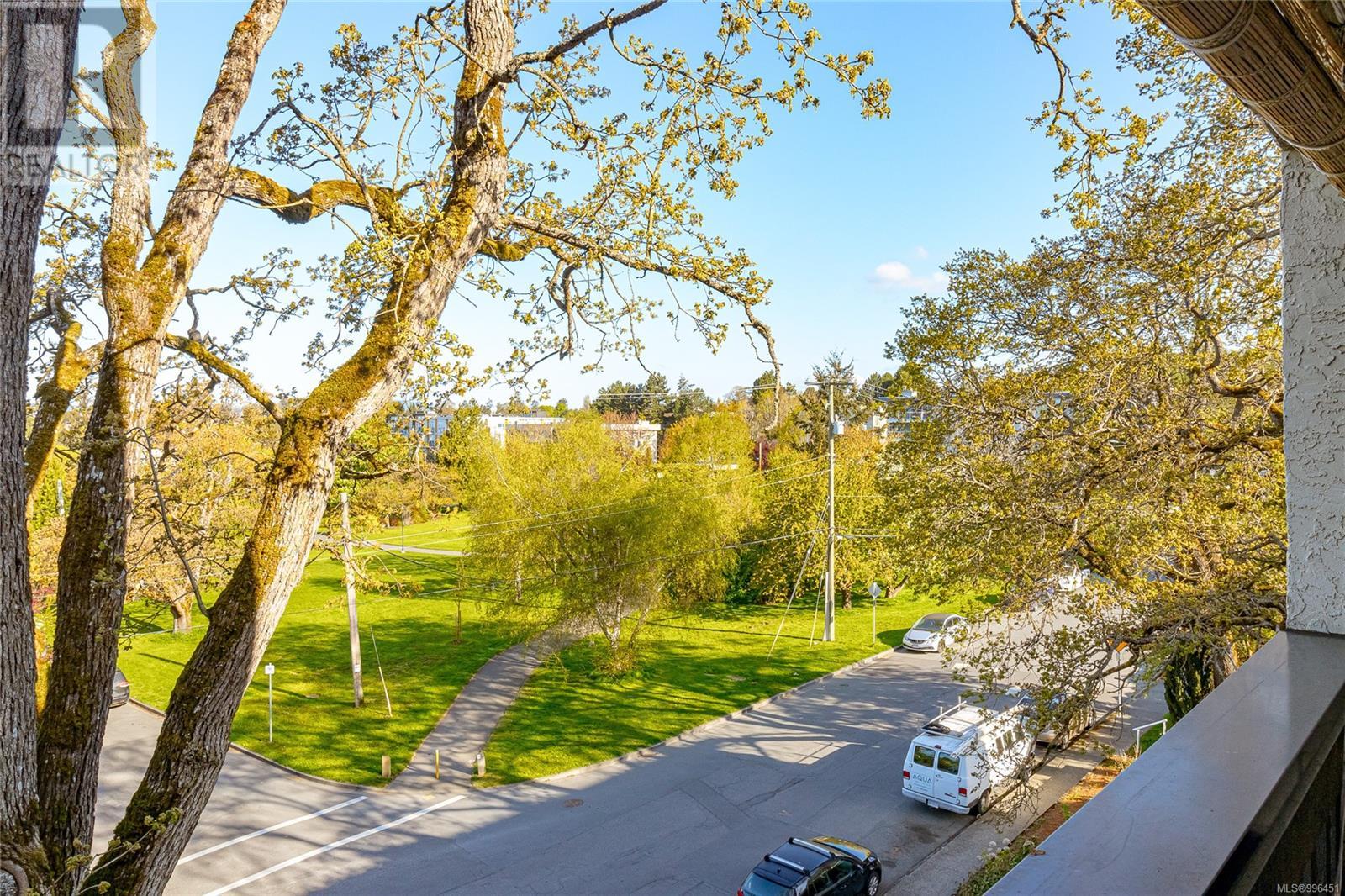 205 3277 Glasgow Avenue, Saanich