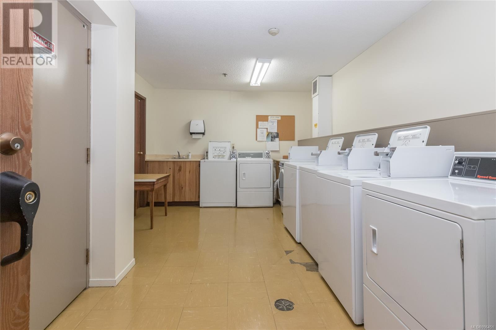 205 3277 Glasgow Avenue, Saanich