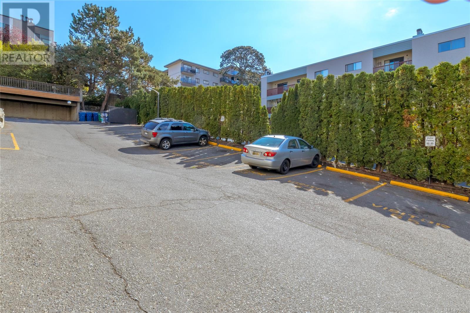 205 3277 Glasgow Avenue, Saanich