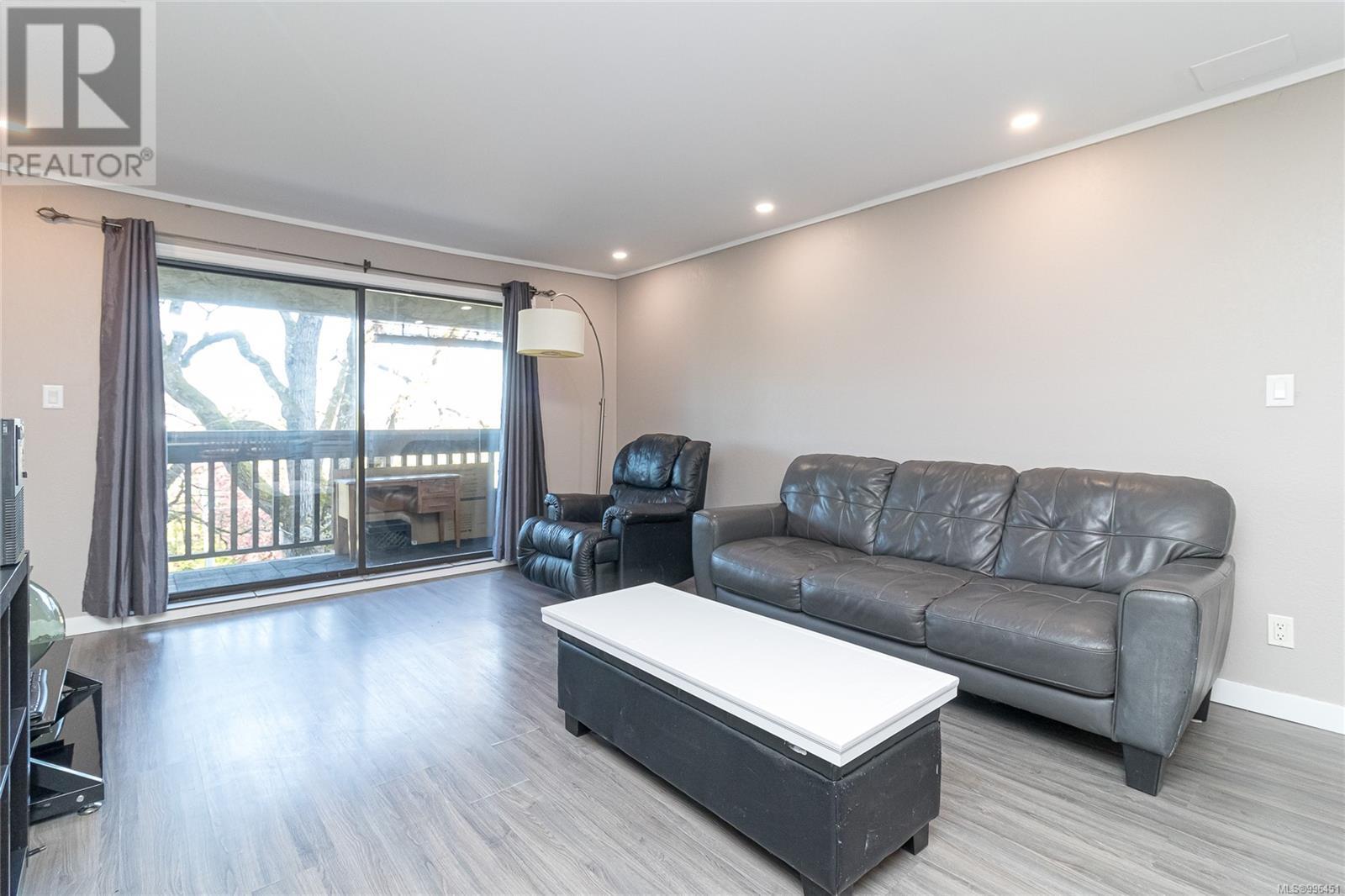 205 3277 Glasgow Avenue, Saanich