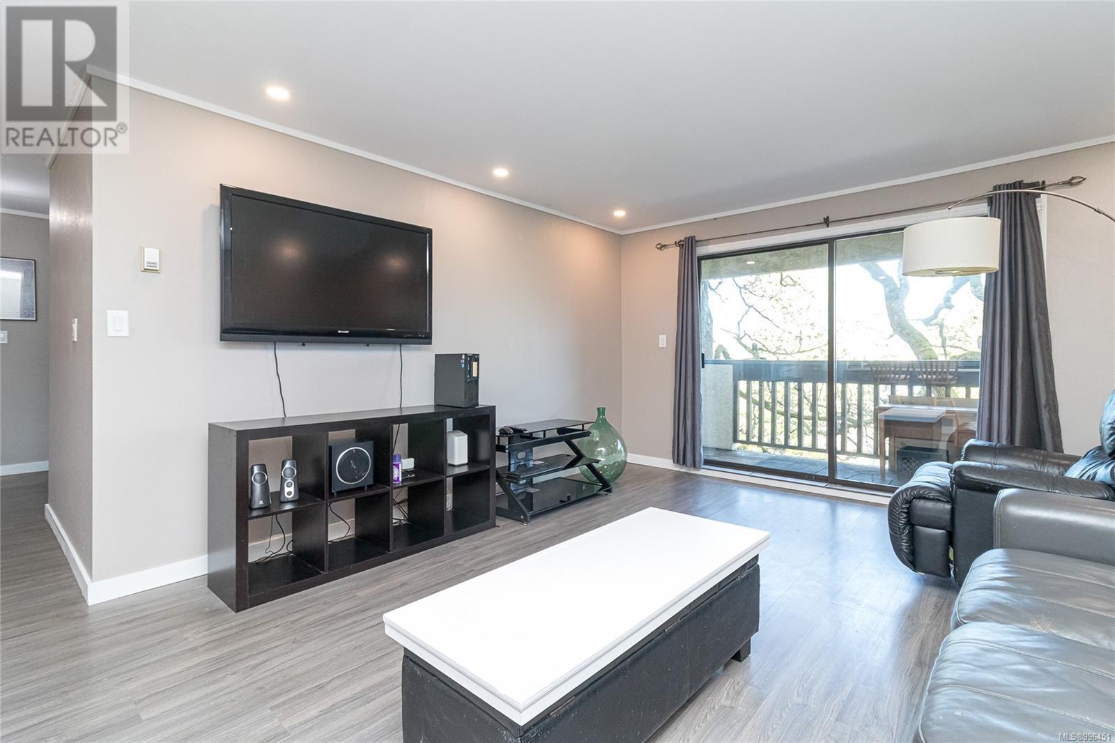 205 3277 Glasgow Avenue, Saanich
