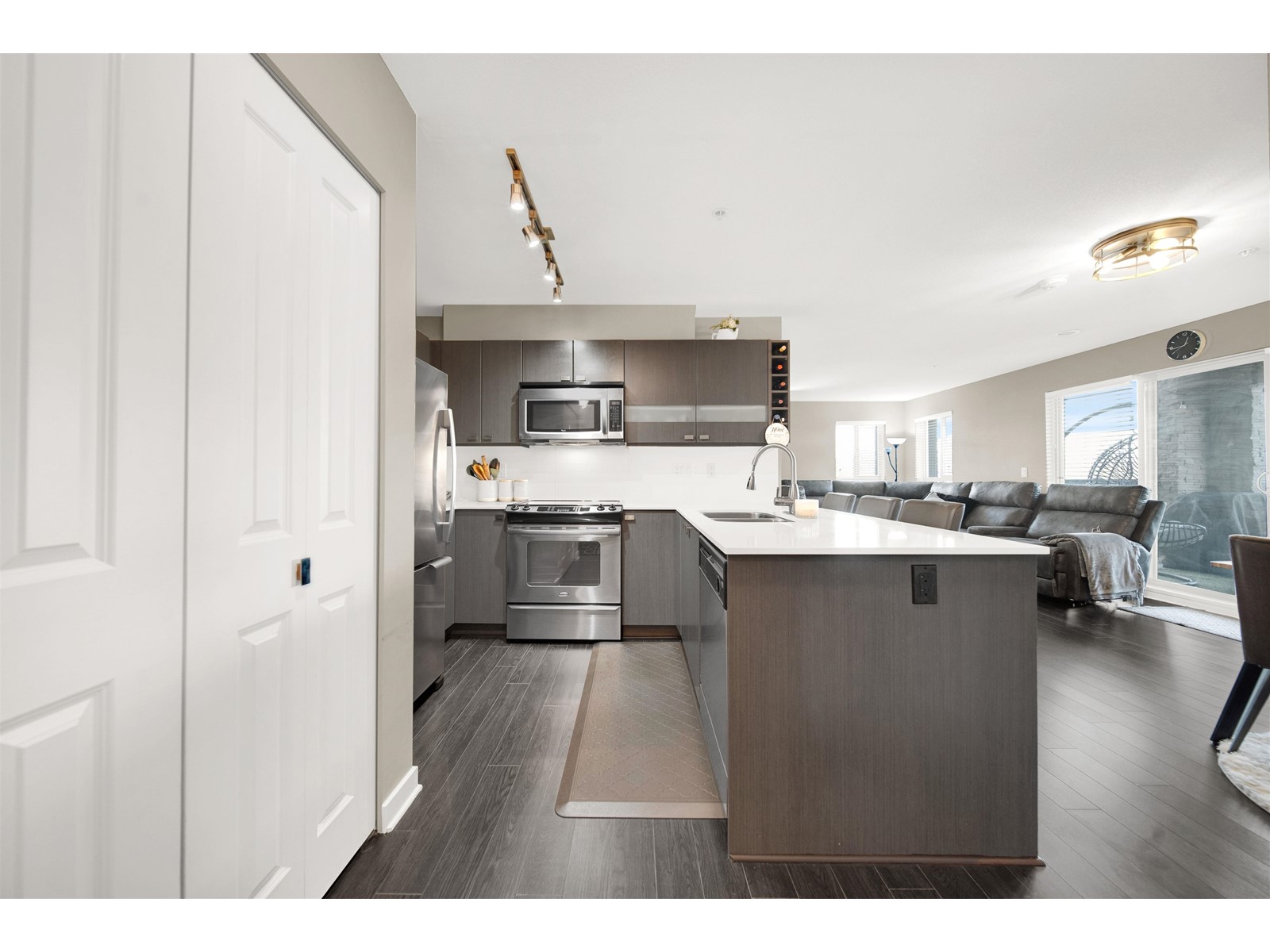 Photo 7 of 320 21009 56 Avenue, Langley BC