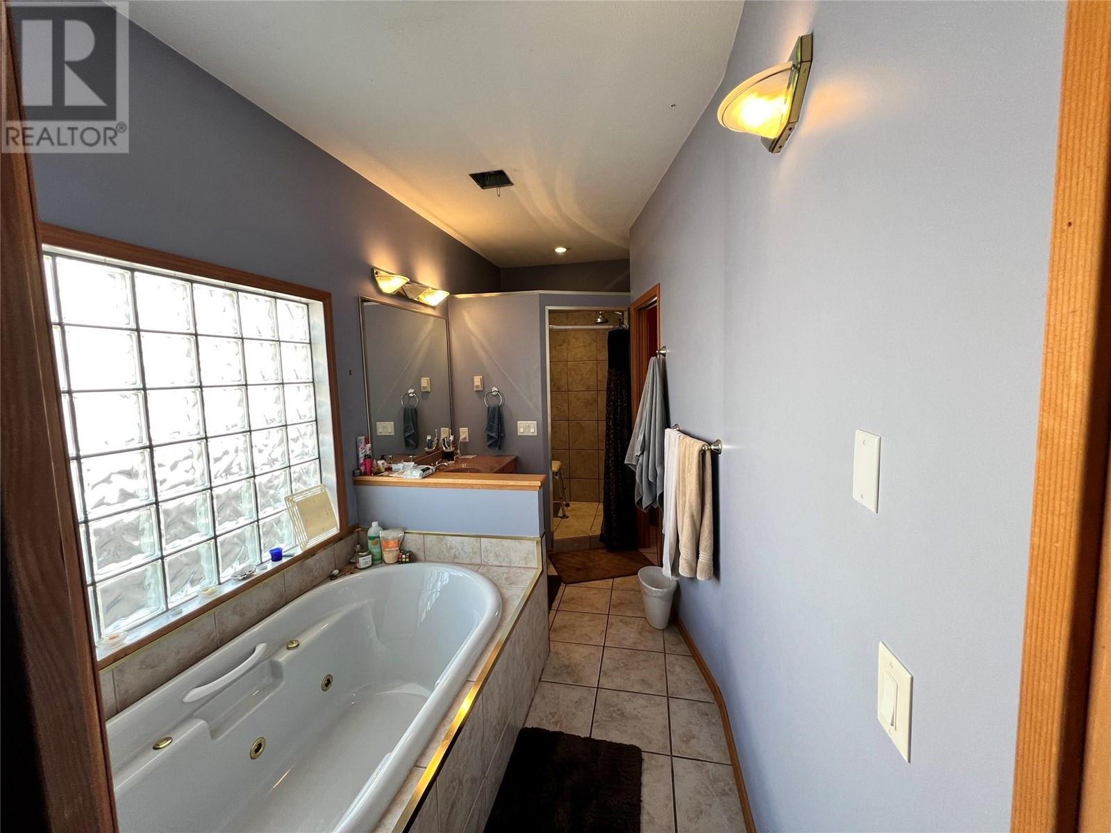 2595 Skaha Lake Road, Penticton