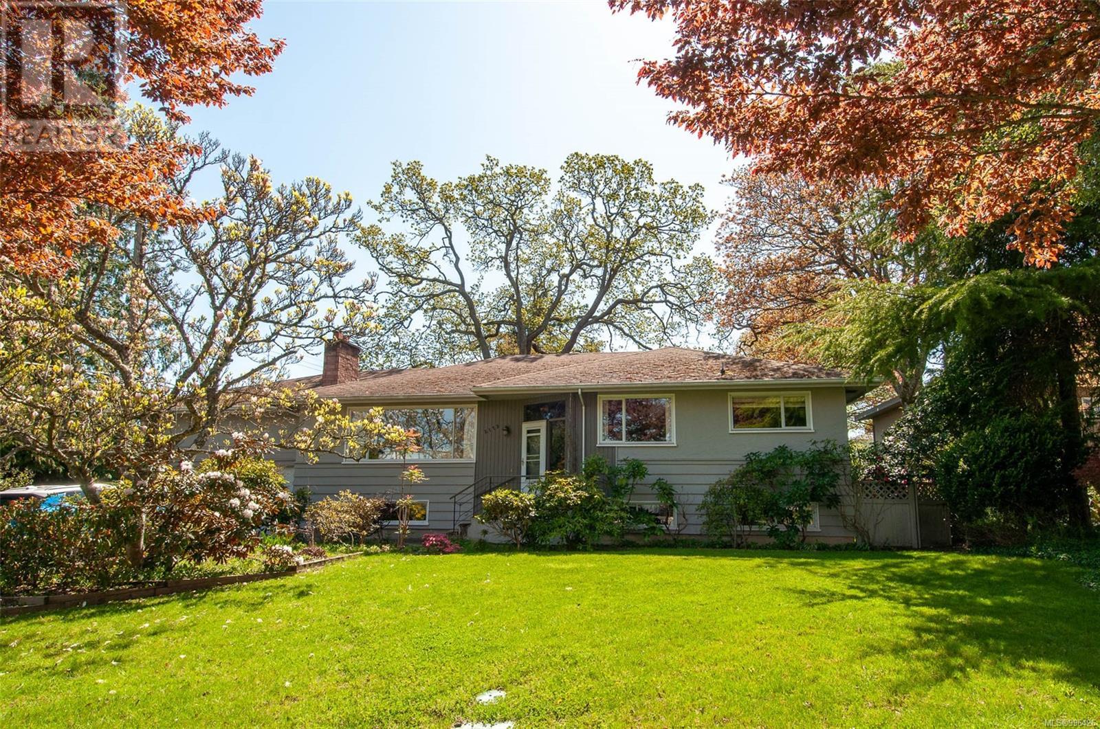 2175 Kendal Ave, Oak Bay