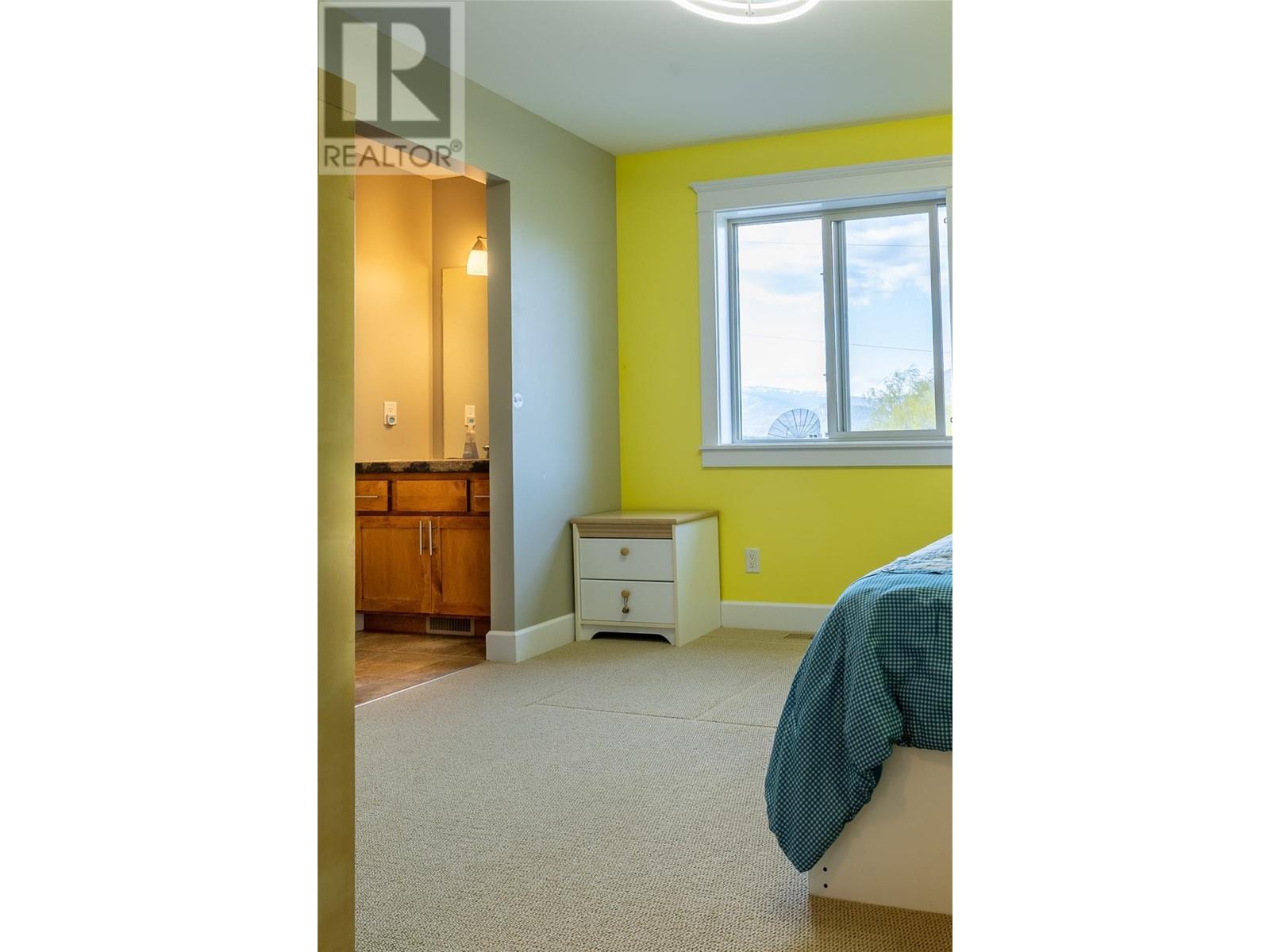 2163 Crestview Crescent, Castlegar