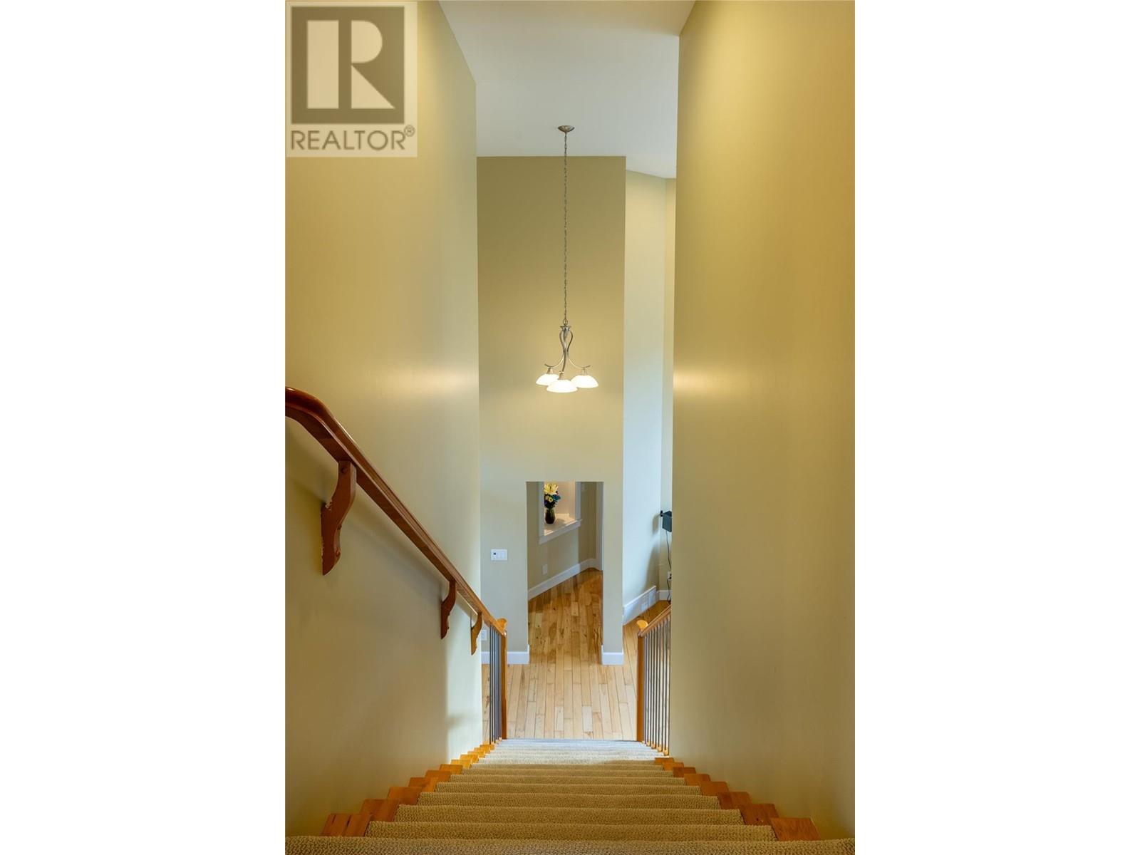 2163 Crestview Crescent, Castlegar
