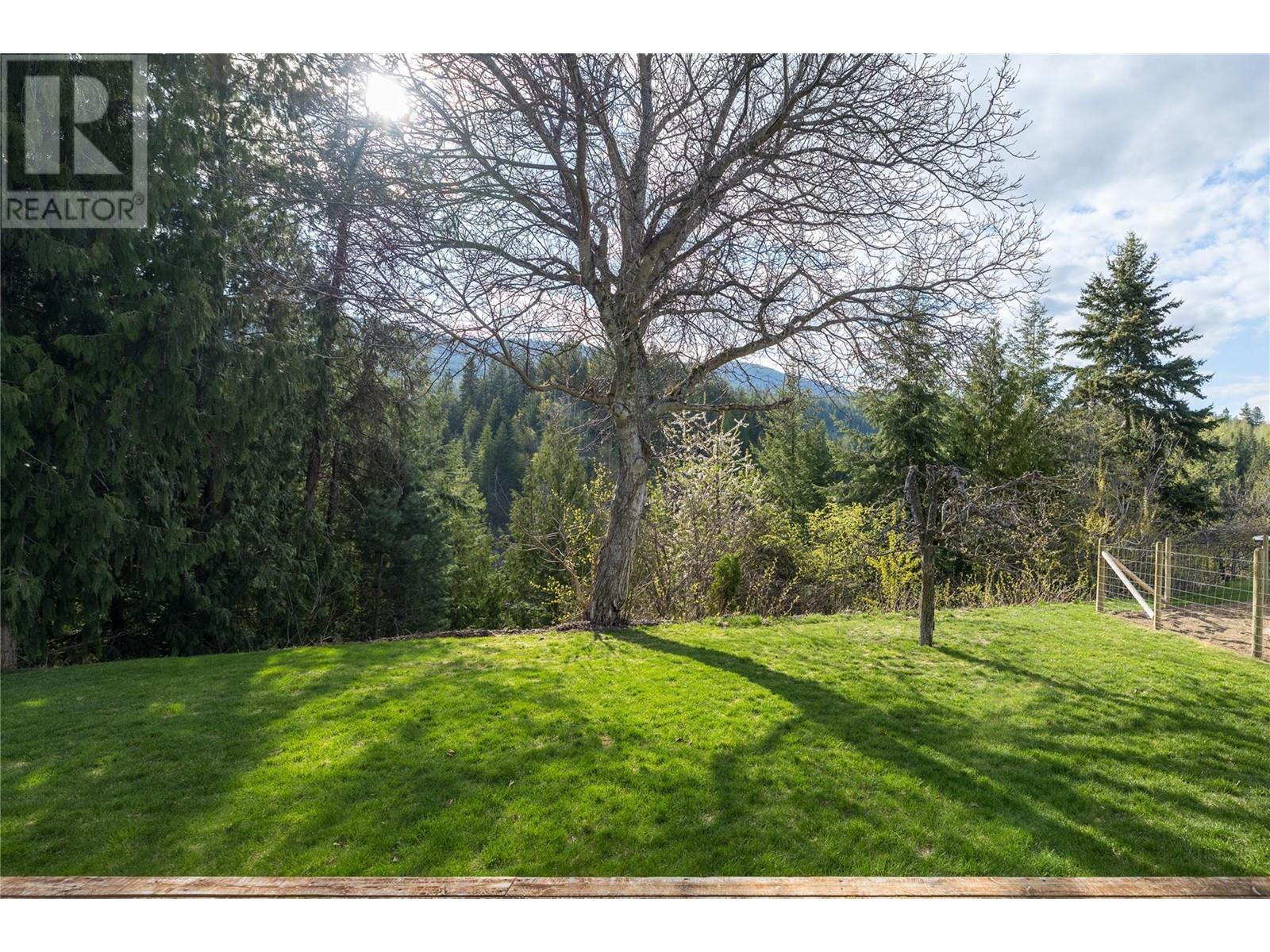 2163 Crestview Crescent, Castlegar