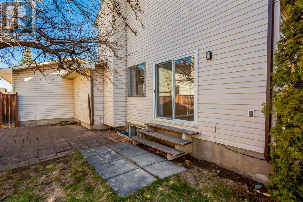 995 Berkley Drive NW, Calgary, Alberta