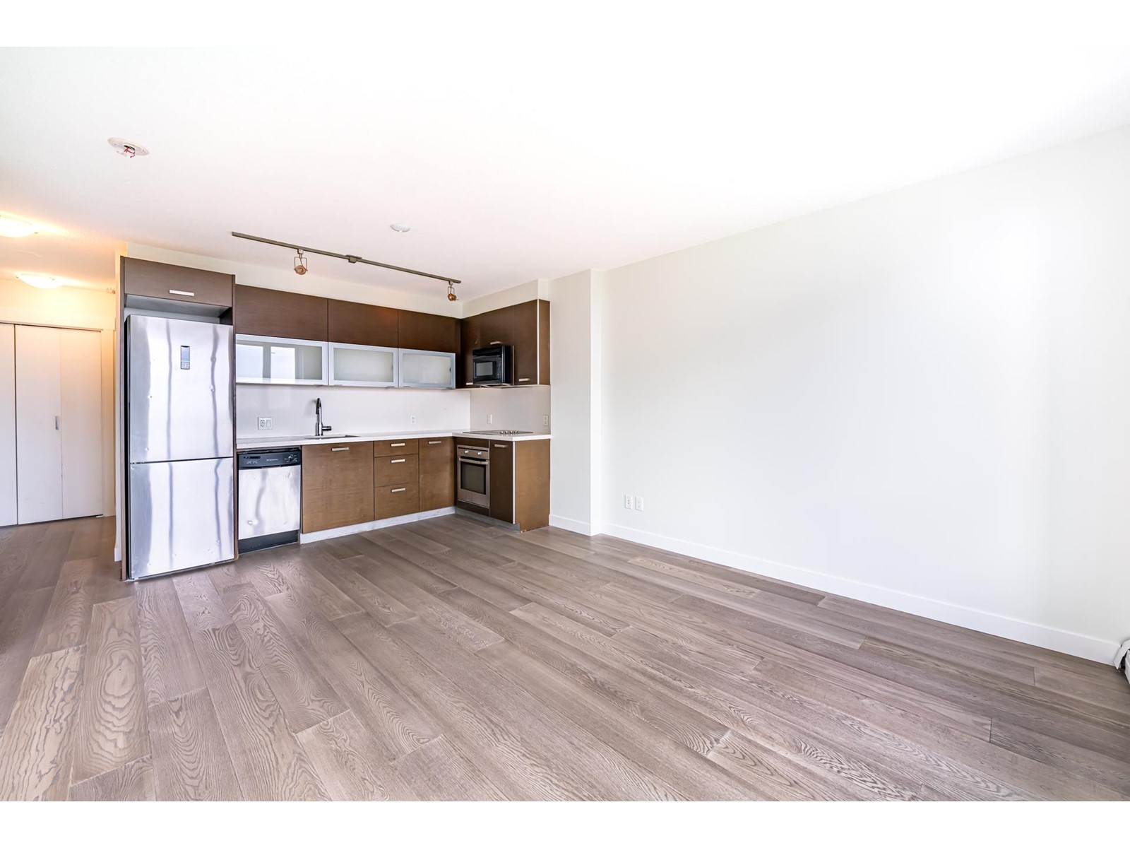 Photo 9 of 1805 10777 University Drive, Surrey BC