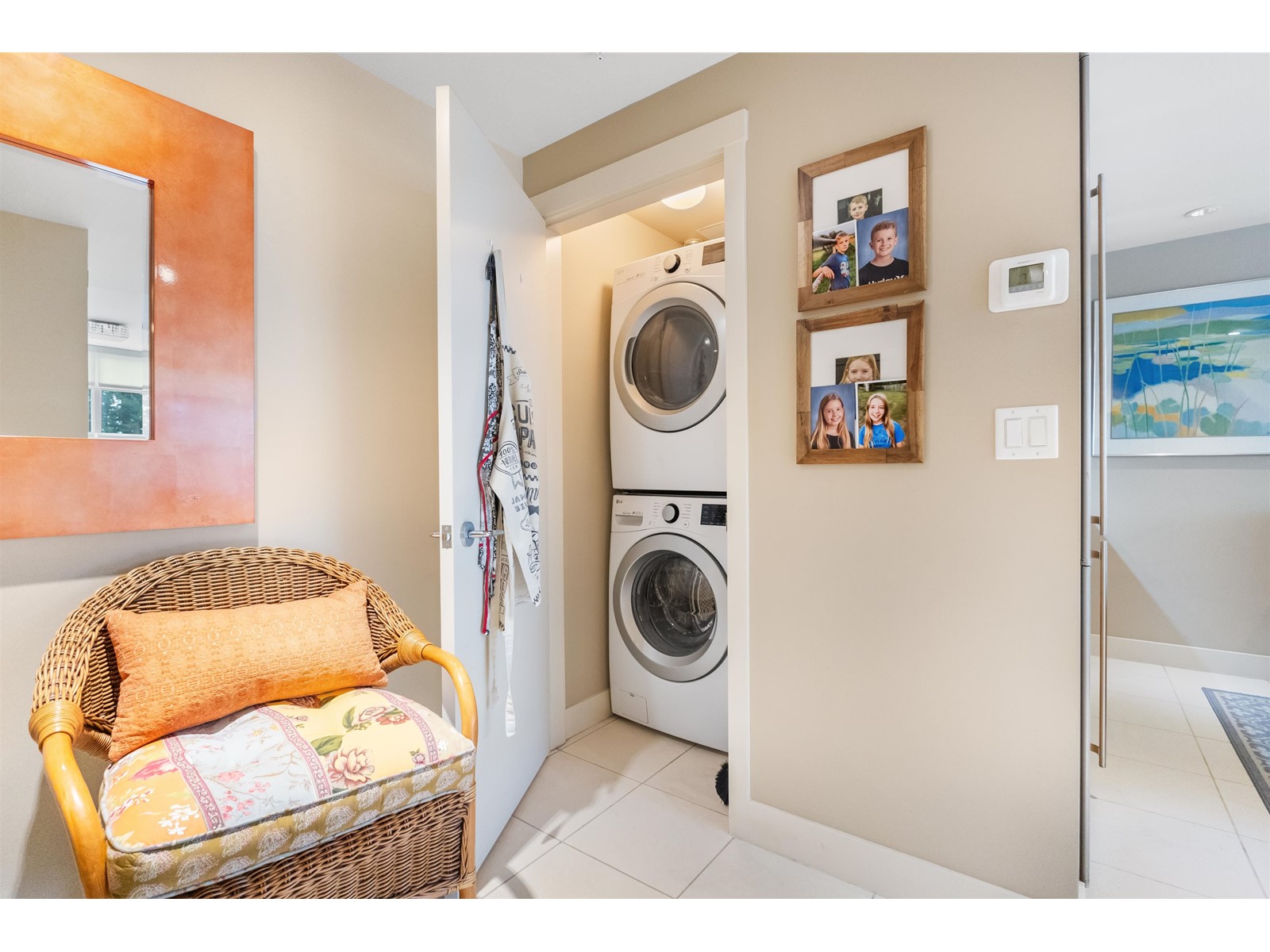 303 1473 JOHNSTON ROAD, White Rock