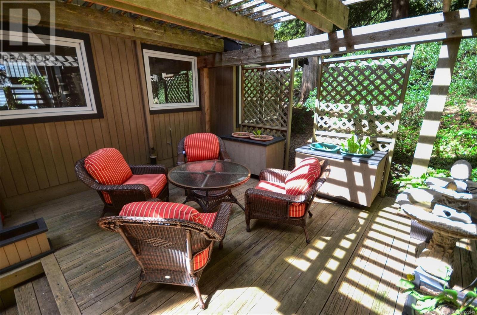  8705 Nash Place, North Saanich