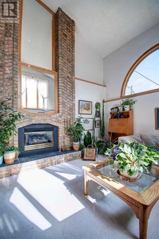 Single Family House Bi-level for Sale in  Signal Hill Place SW Signal Hill Calgary 
