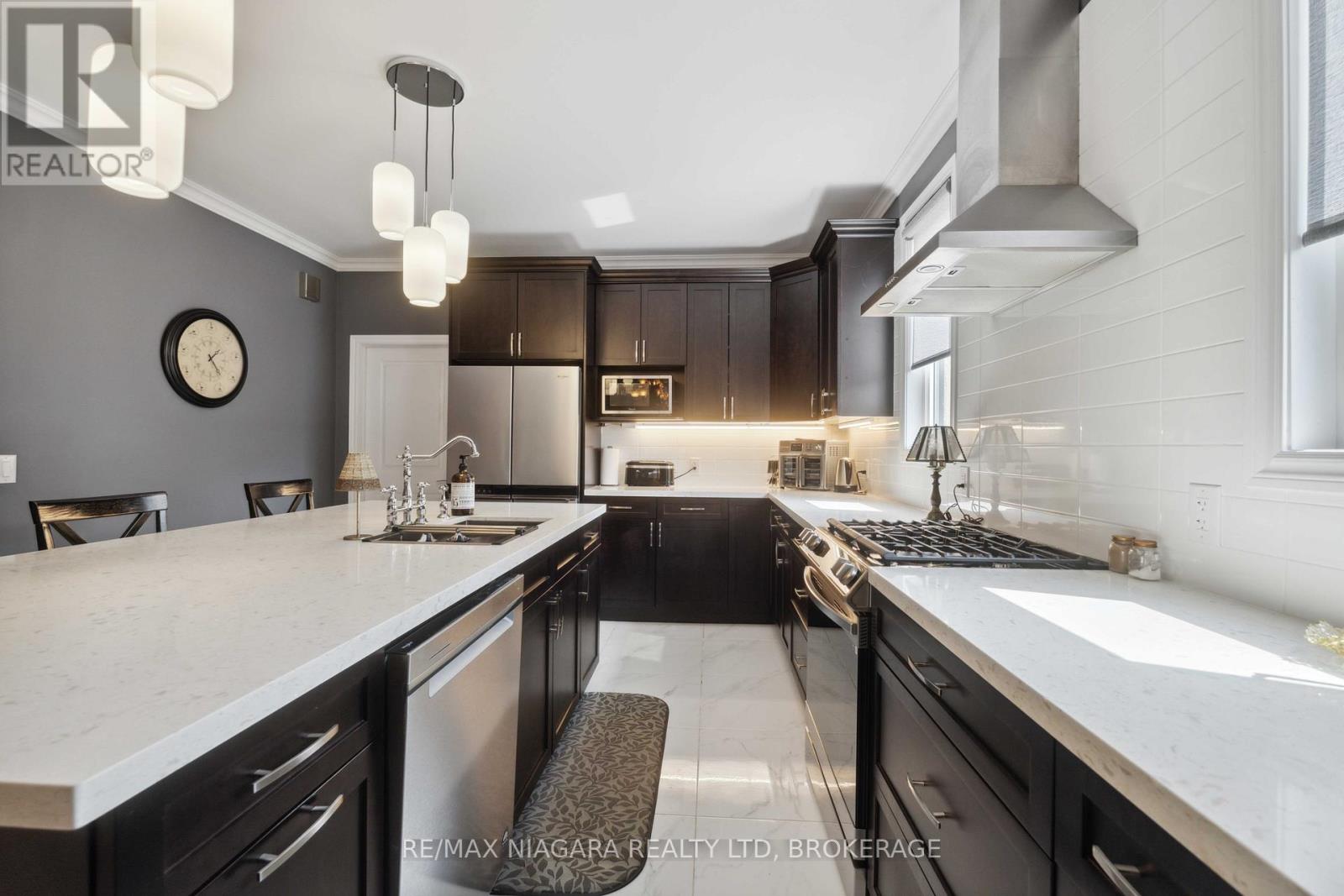 Photo 9 of 3555 Canfield Crescent, Fort Erie ON