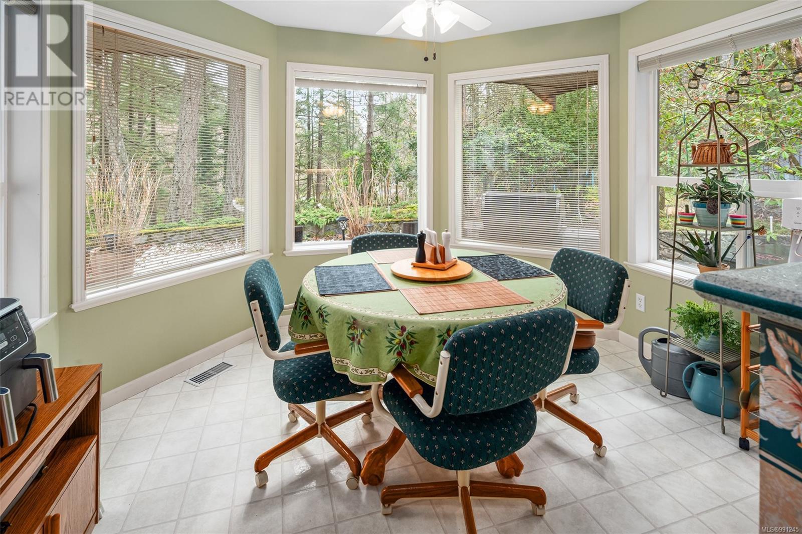  983 Carolwood Drive, Saanich