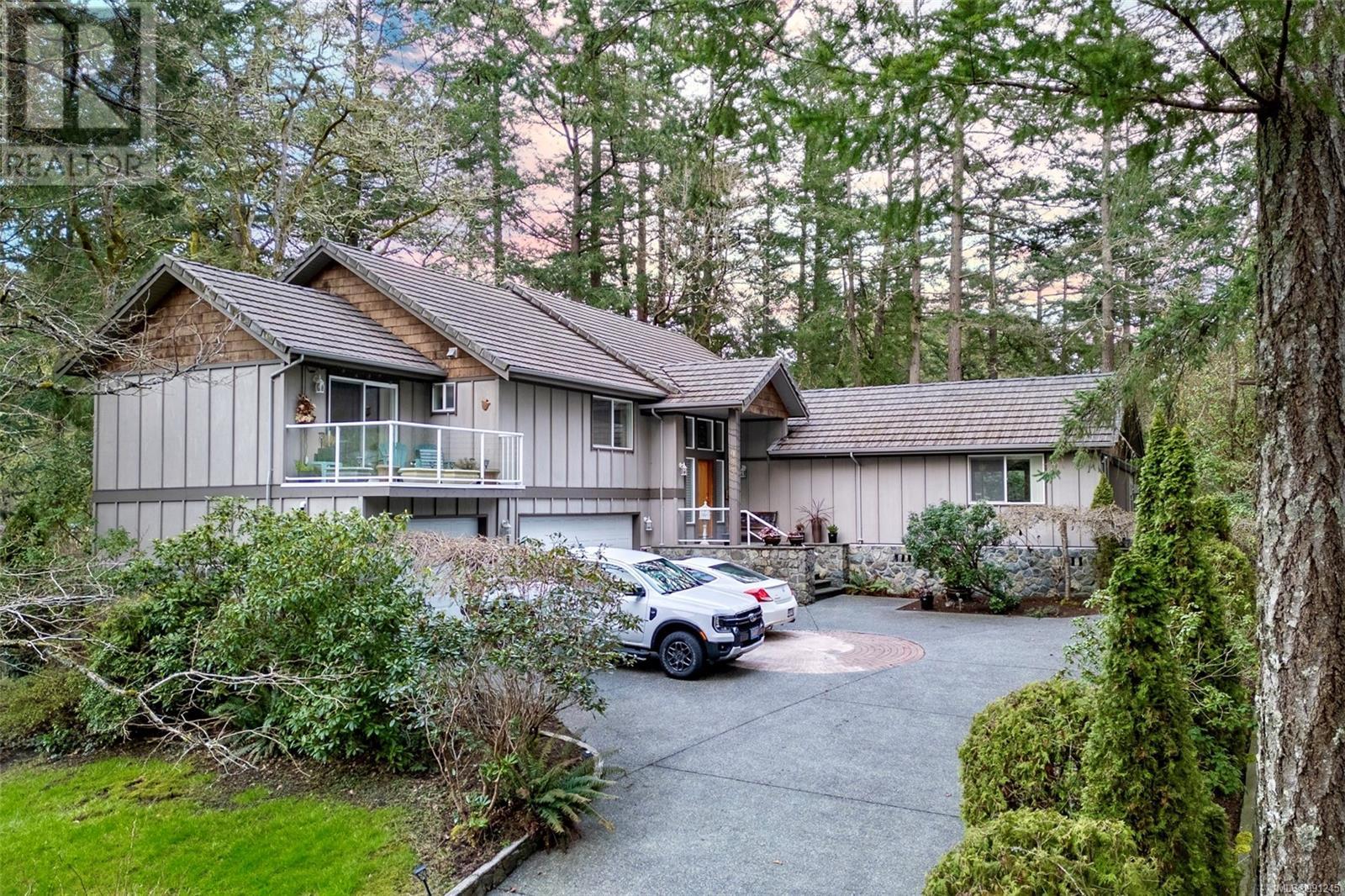 983 Carolwood Drive, Saanich