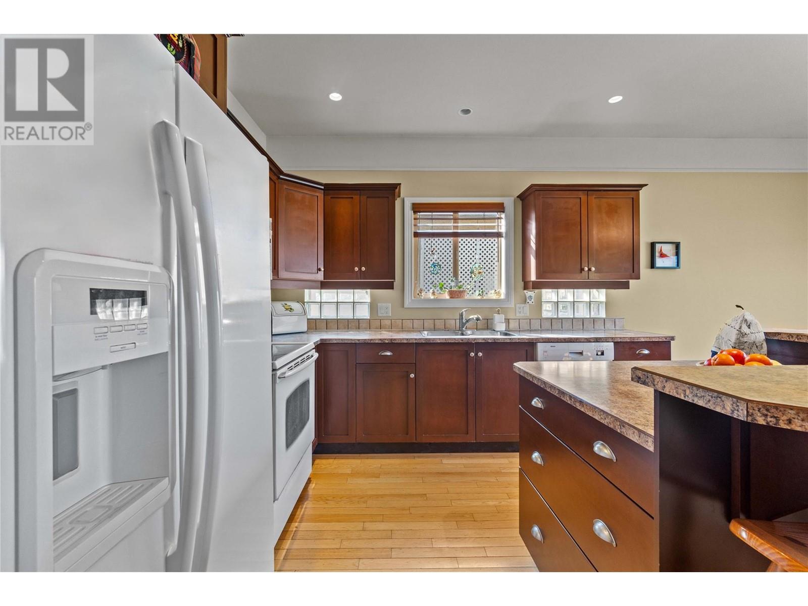 Photo 13 of 881 16 Street Ne Unit 7, Salmon Arm BC