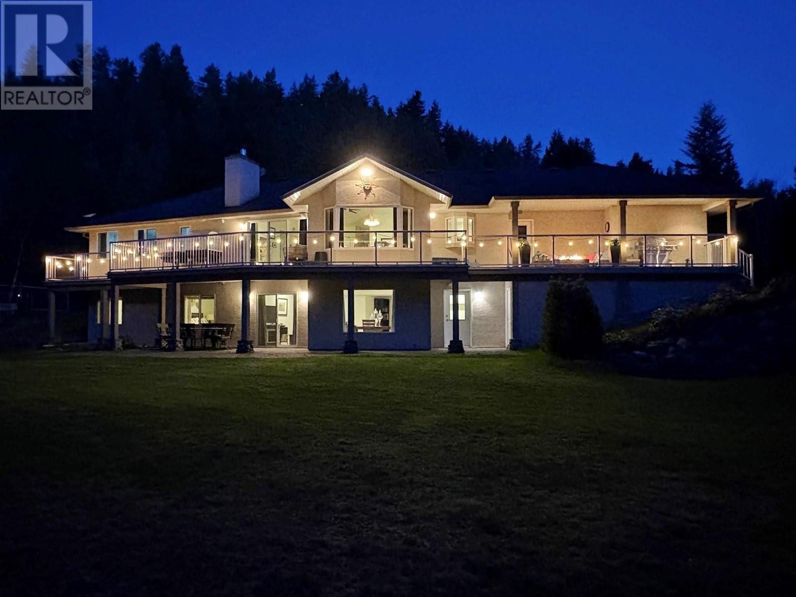 4933 Birch Lane, Barriere