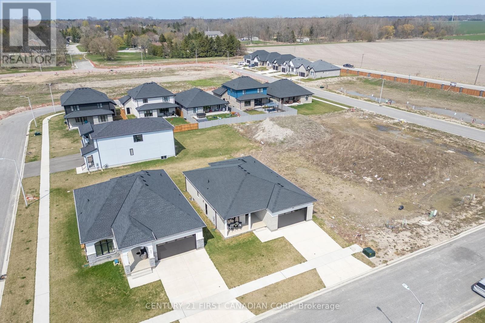 Photo 30 of 261 Stathis Boulevard, Sarnia ON