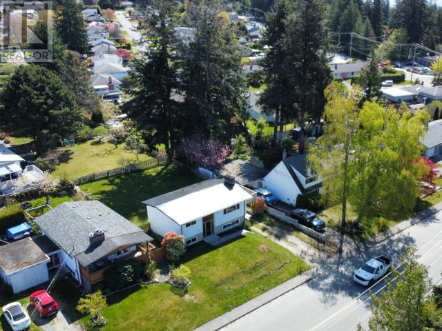 3390 JOYCE AVE, Powell River