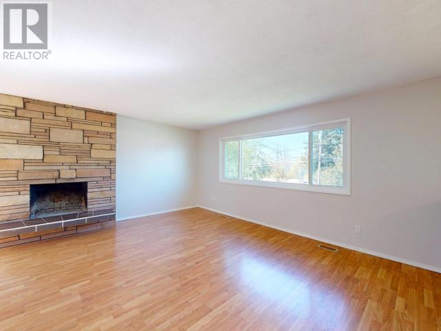 3390 JOYCE AVE, Powell River