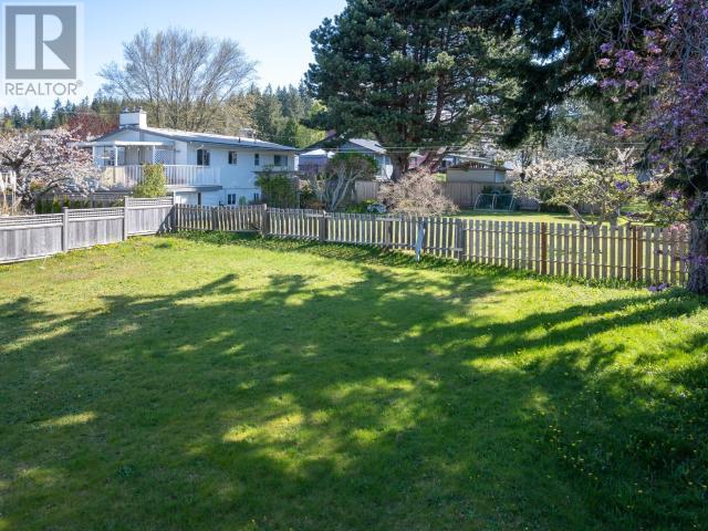 3390 JOYCE AVE, Powell River