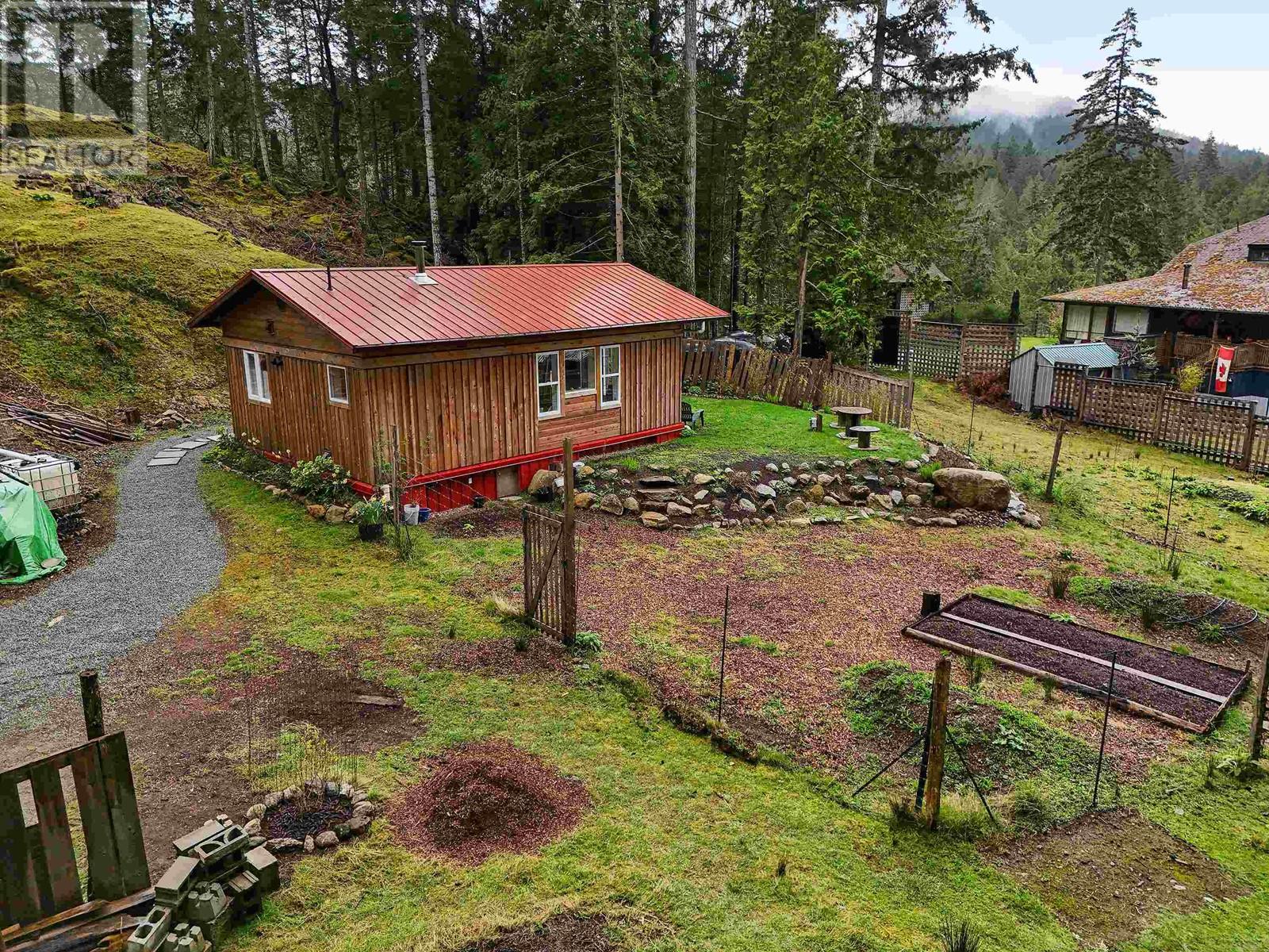 604 FERNHILL ROAD, Mayne Island