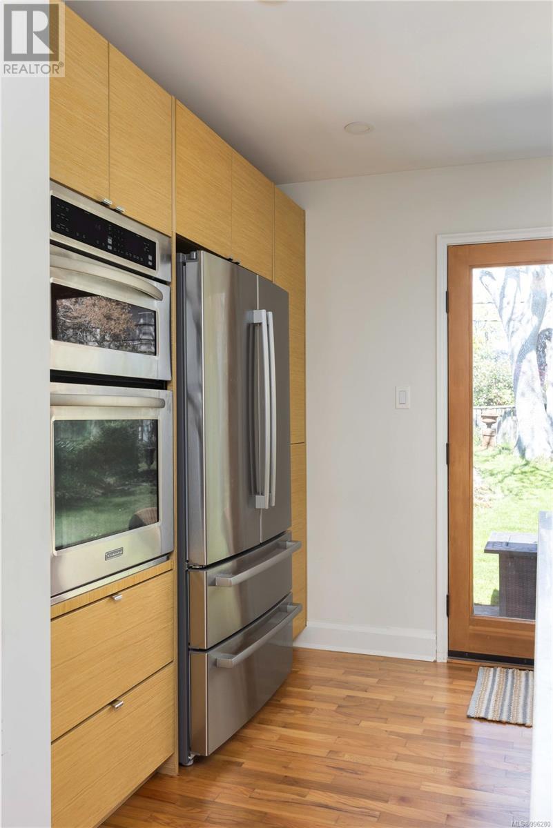  2176 Lansdowne Road, Oak Bay