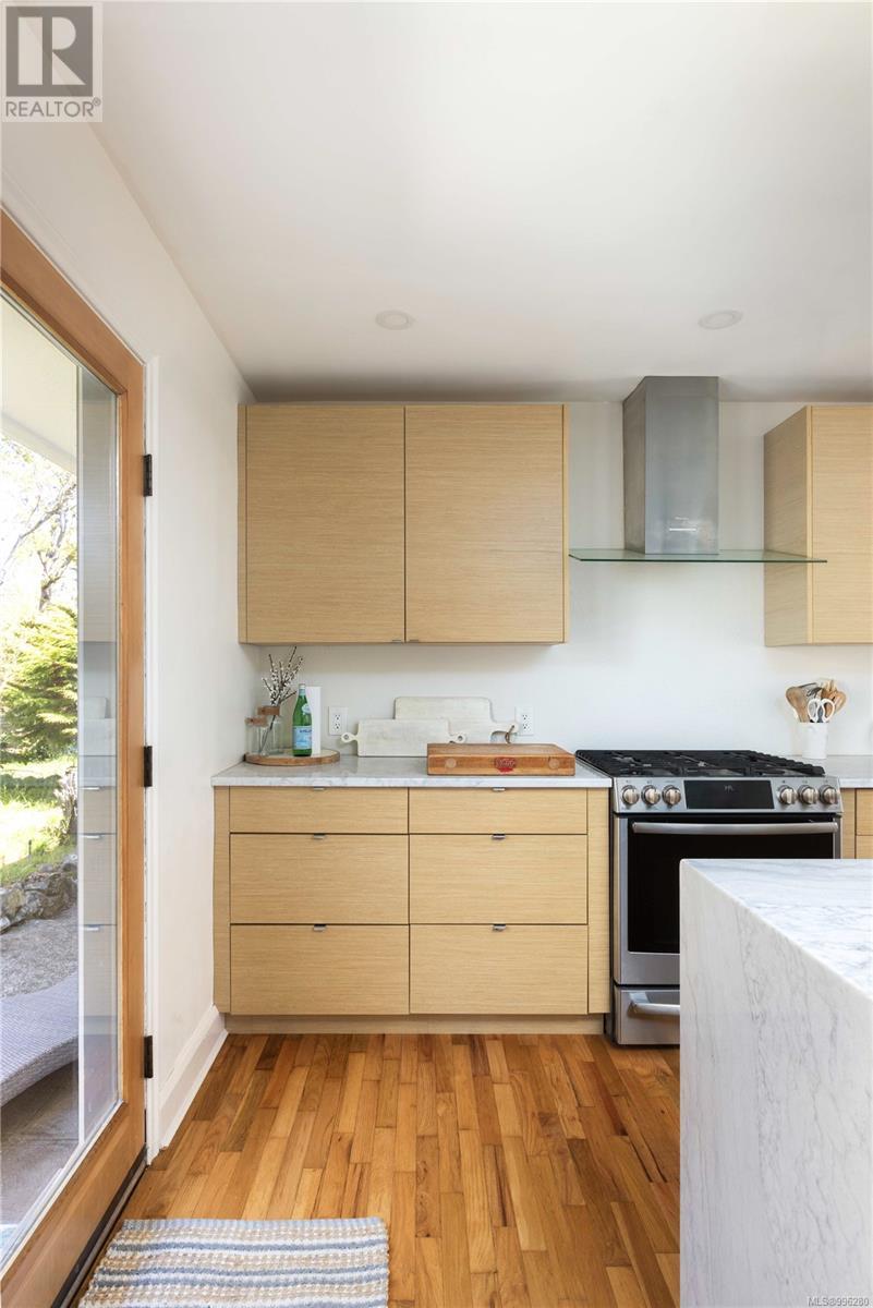  2176 Lansdowne Road, Oak Bay