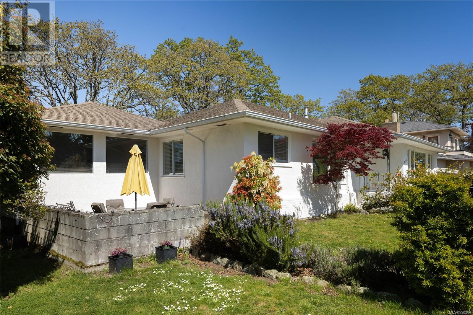  2176 Lansdowne Road, Oak Bay