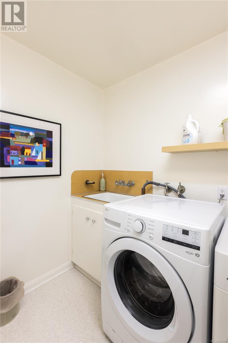  2176 Lansdowne Road, Oak Bay