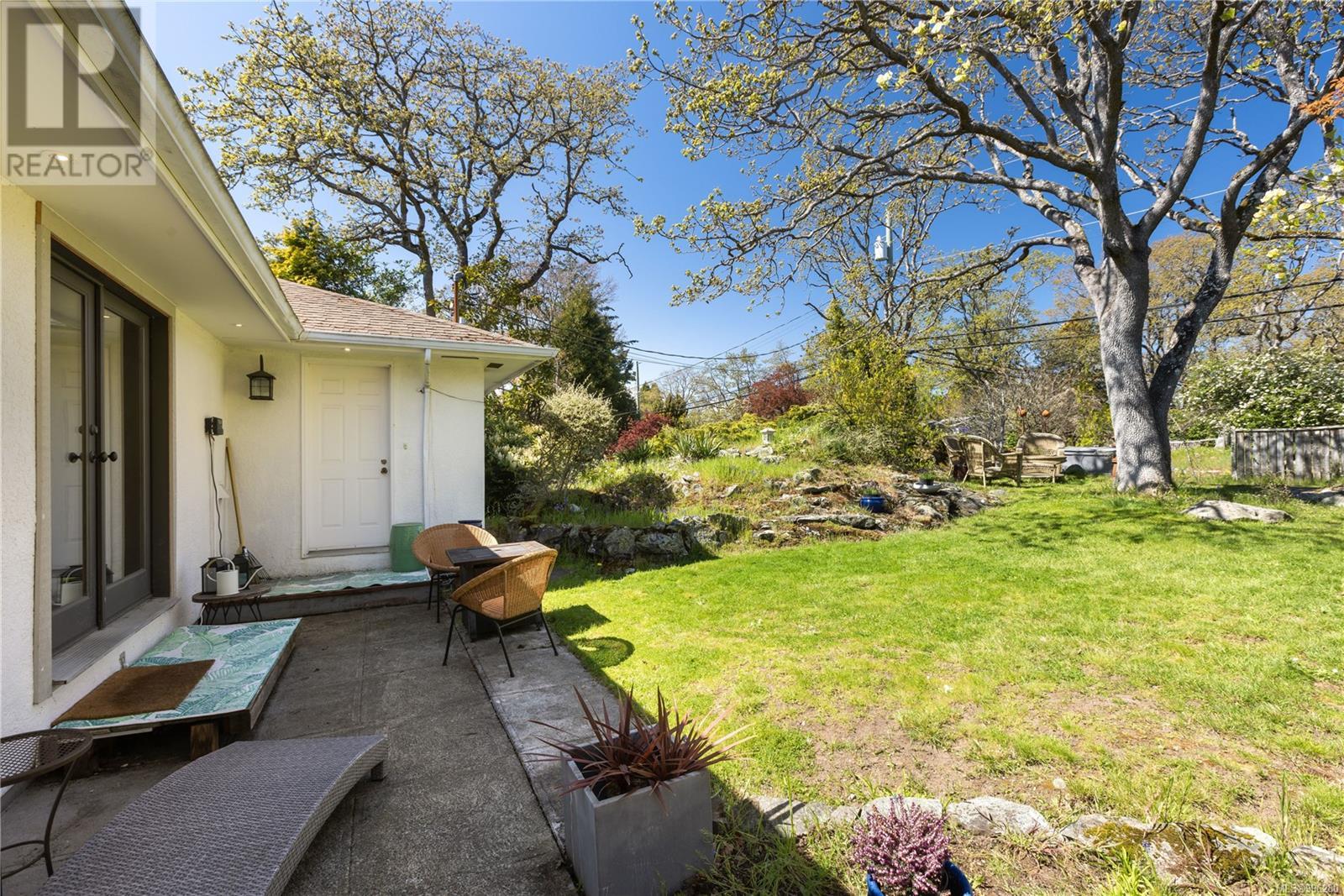  2176 Lansdowne Road, Oak Bay