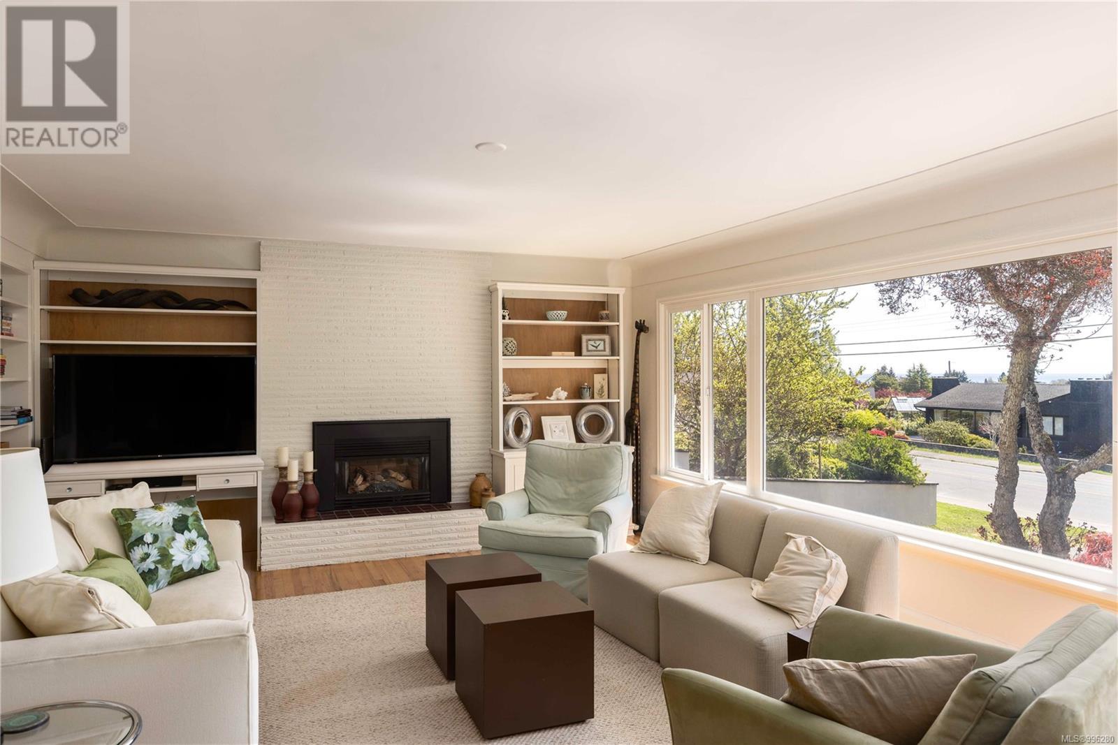  2176 Lansdowne Road, Oak Bay