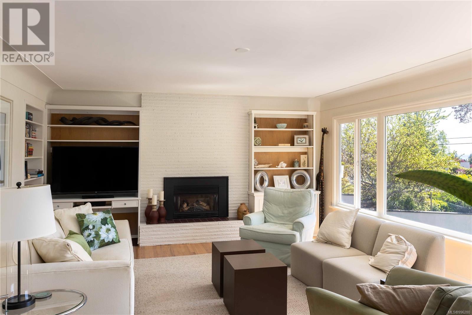  2176 Lansdowne Road, Oak Bay