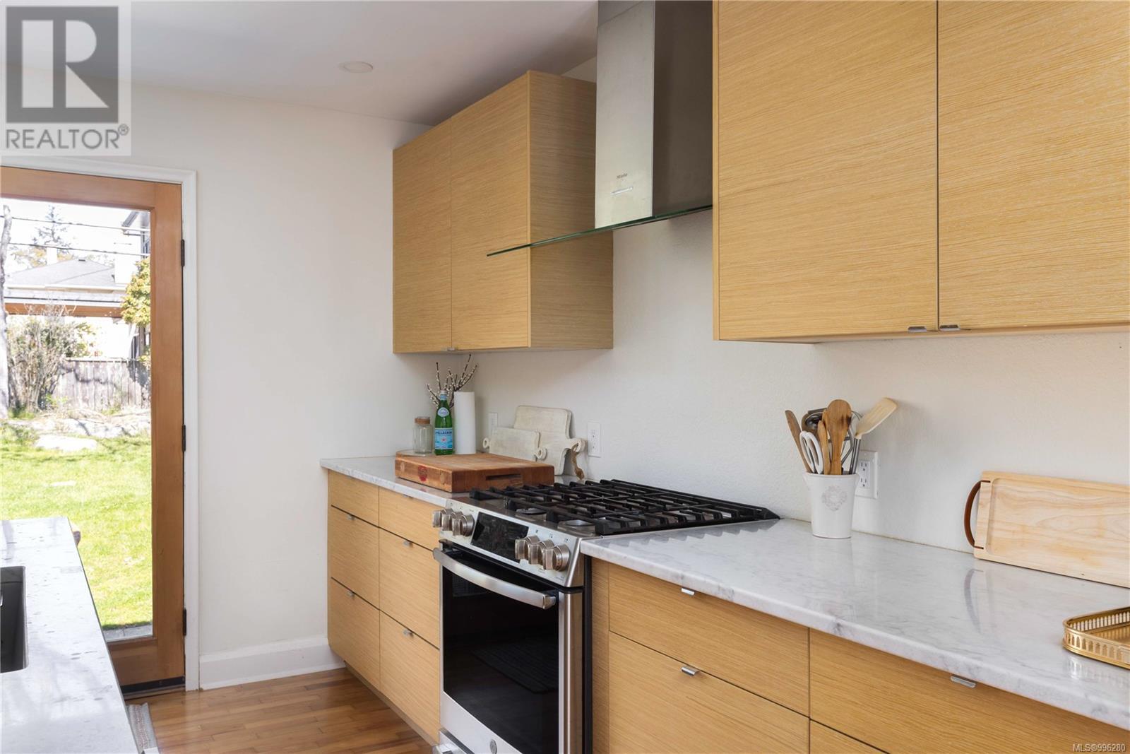  2176 Lansdowne Road, Oak Bay