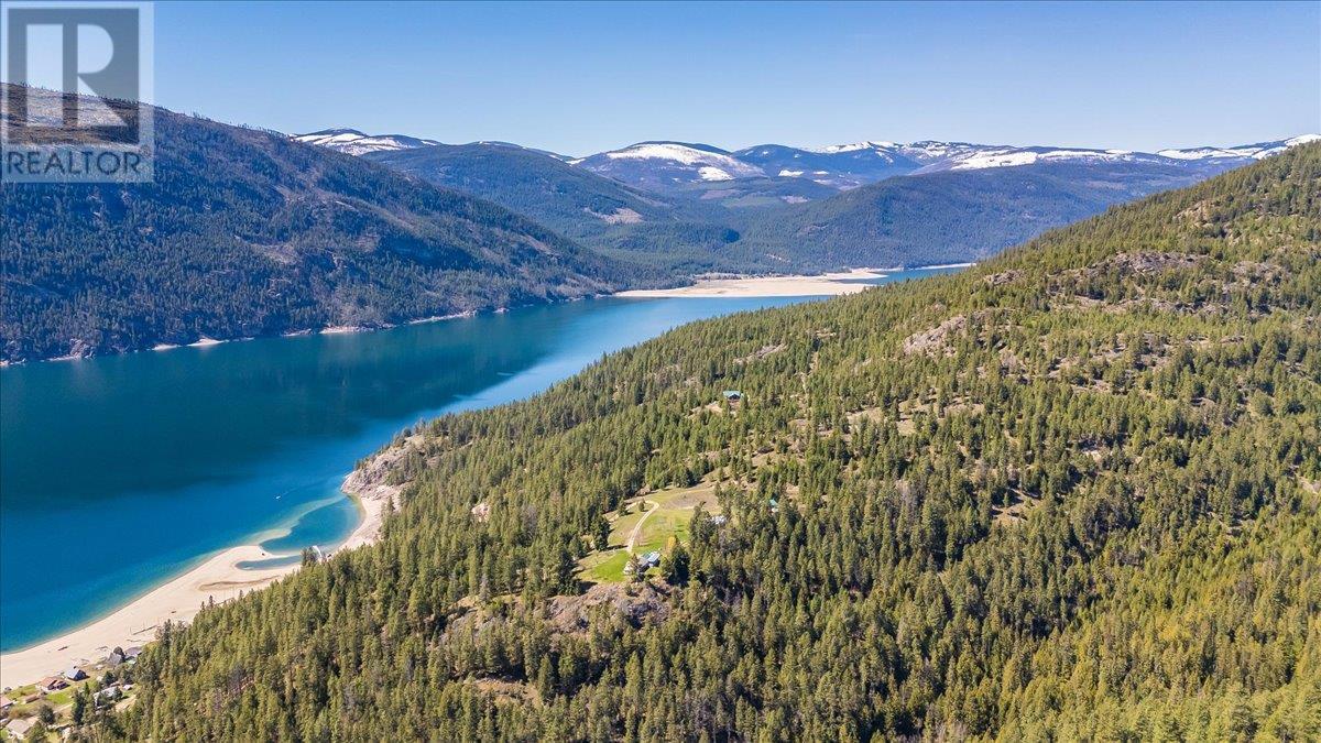 7465 Broadwater Road, Castlegar