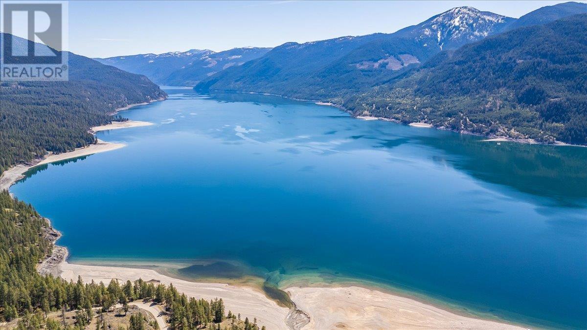 7465 Broadwater Road, Castlegar