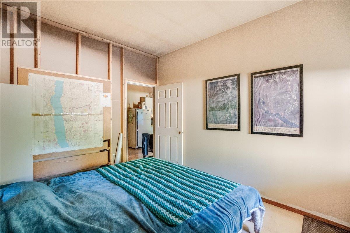 7465 Broadwater Road, Castlegar