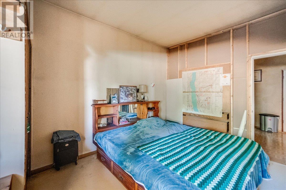 7465 Broadwater Road, Castlegar