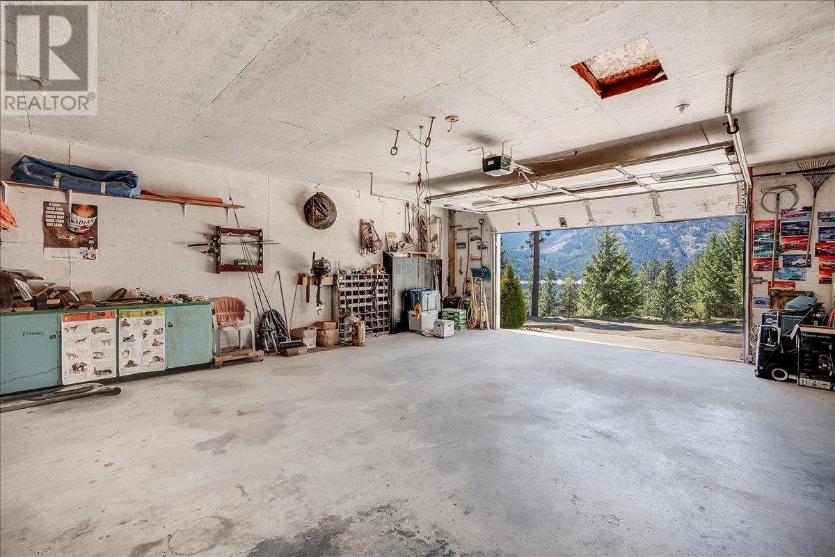 7465 Broadwater Road, Castlegar