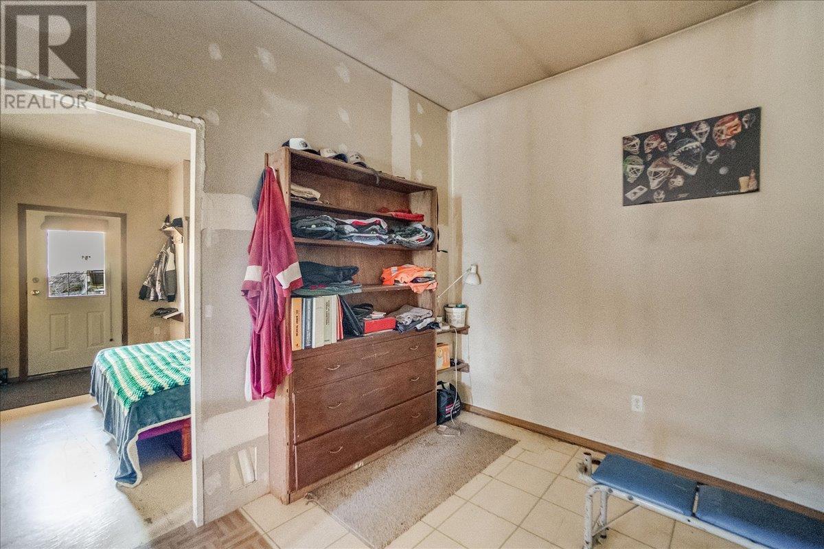 7465 Broadwater Road, Castlegar